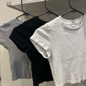 Aritzia TNA- ribbed cropped short sleeve shirts